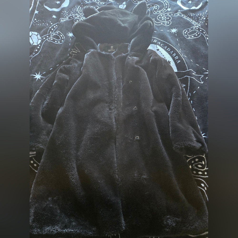Restyle - Faux fur coat with cat ears